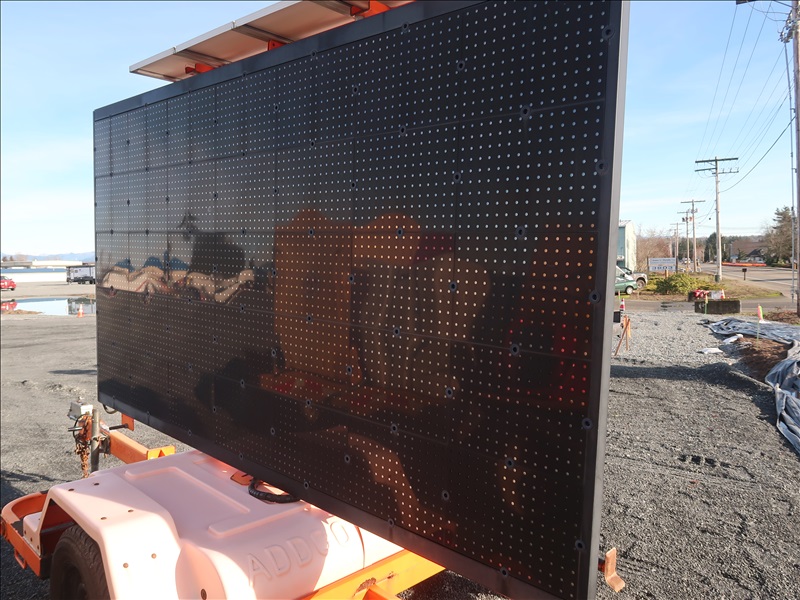 2006 ADDCO DH1000 TRAILER MOUNTED MESSAGE BOARD MARYSVILLE HEAVY