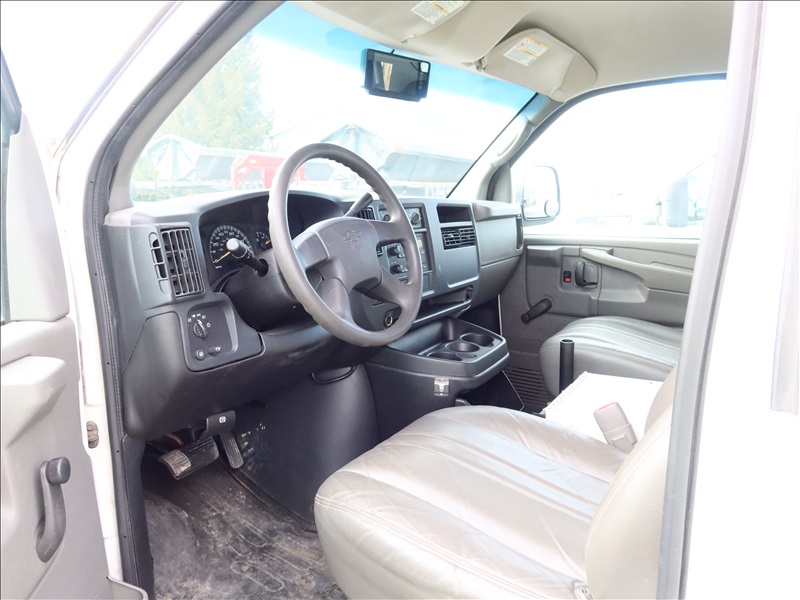 2005 Chev 2500 Cargo Van 