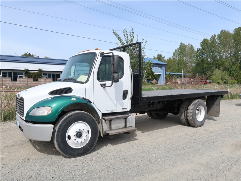 2008 Freightliner M2106 Flatbed 