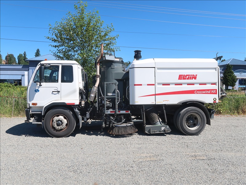 2010 UD 3300 CROSSWIND NX SWEEPER TRUCK | KENMORE HEAVY EQUIPMENT ...