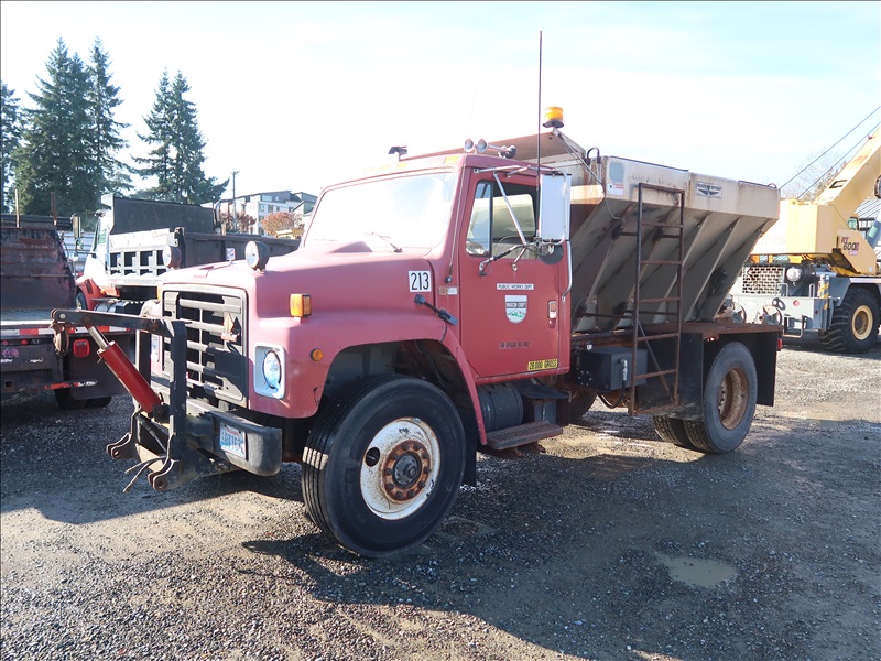 1989 INTERNATIONAL 1954 SANDING TRUCK KENMORE HEAVY EQUIPMENT
