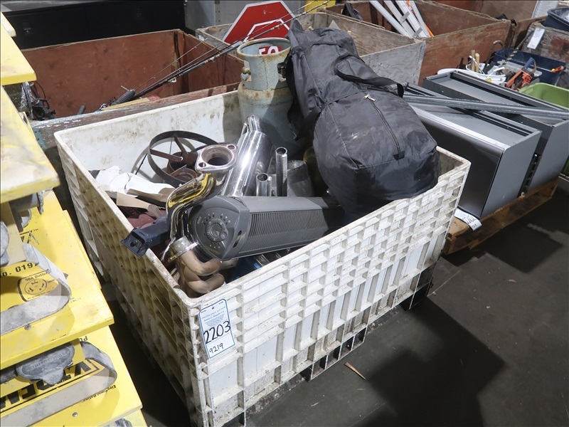 LOT, ASSORTED CONTRACTORS SUPPLIES IN THIS BIN (BIN NOT INCLUDED