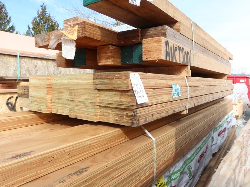 LOT, GLULAM LUMBER AT APPROX 12' LENGTHS (NO REMOVAL UNTIL THURSDAY