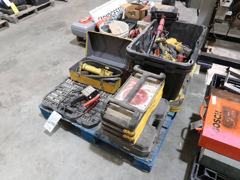 Lot Assorted Contractors Supplies On This Pallet Marysville Tools Machine Shop Rolling 0682