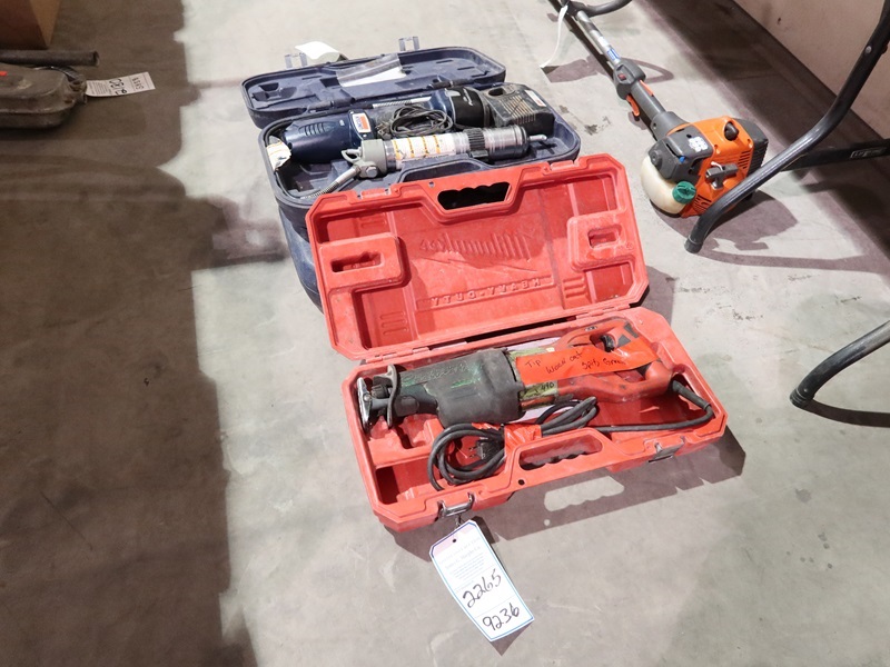 LOT, (2) LINCOLN BATTERY POWERED GREASE GUNS, (1) 12V, (1) 18V W