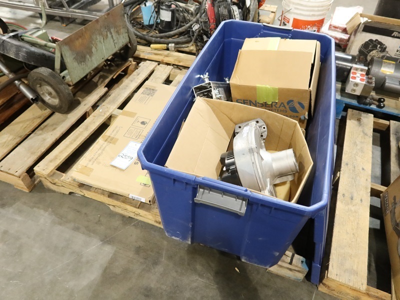 Lot Assorted Contractors Supplies On This Pallet Marysville Tools Machine Shop Rolling 6907