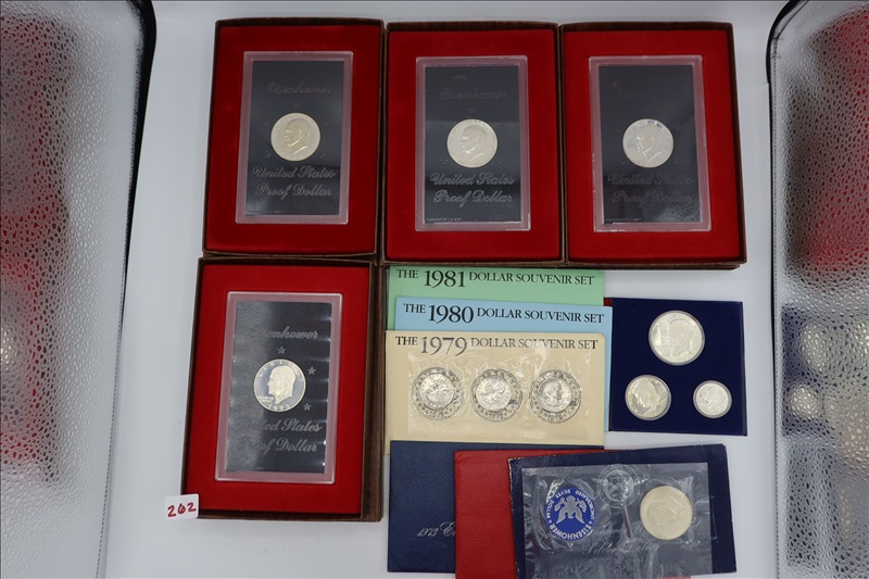 LOT, (4) IKE SILVER DOLLAR PROOFS YEARS 1971 TO 1974, (2) IKE ...