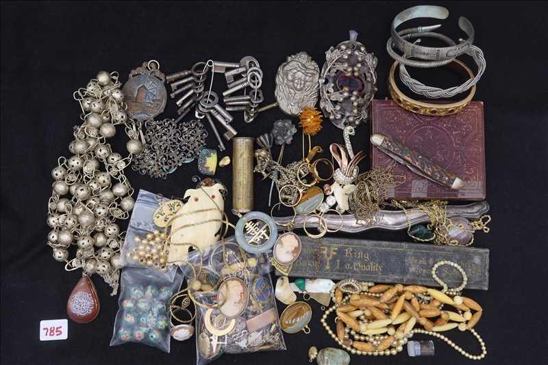 LOT, ASSORTED JEWELRY & ASSORTED COLLECTABLES | CONTENTS OF SAFE ...