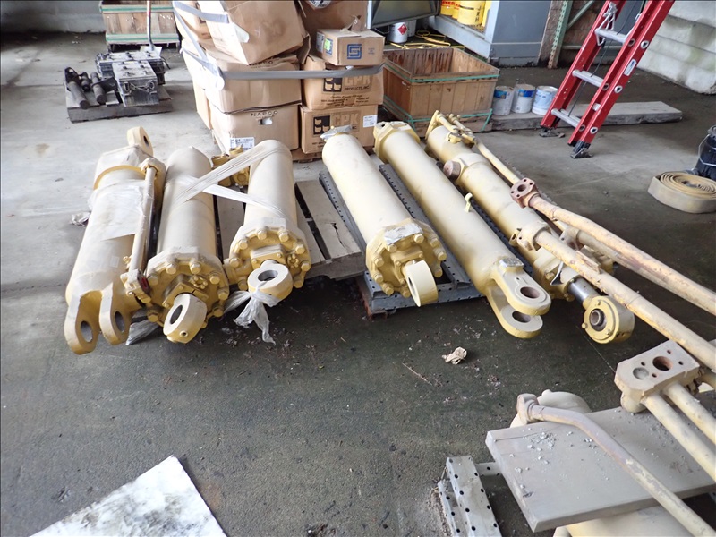 GROUP OF REBUILT CAT HYDRAULIC CYLINDERS J.R. HAYES CORPORATION