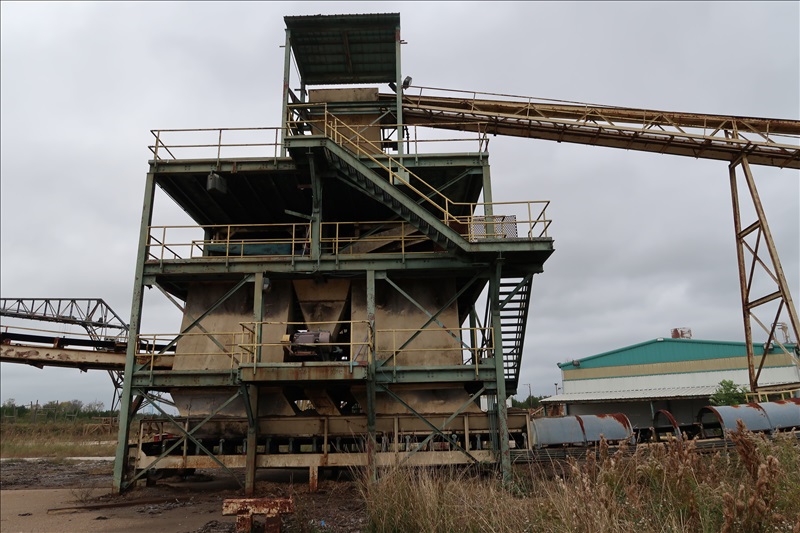 (2) BM&M FORMER MANNINGTON MILLS ONLINE AUCTION James G. Murphy Co.