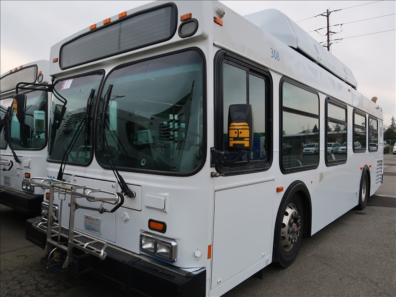 2004 NEW FLYER 305-319 | PIERCE TRANSIT - ONLINE AUCTION | James G ...