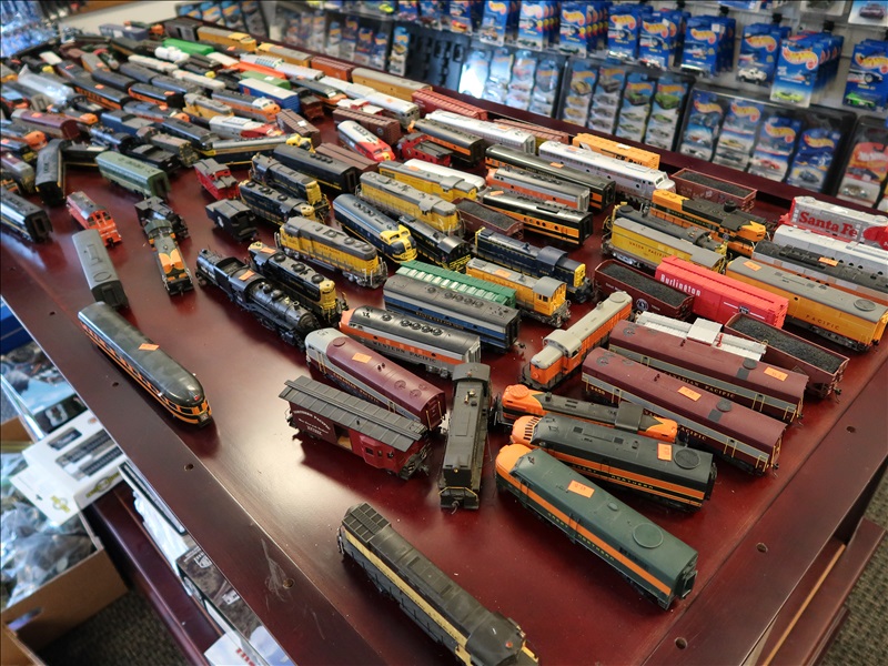 LARGE ASSORTMENT OF METAL MODEL TRAINS | SAVY BOAT - EXCESS INVENTORY ...